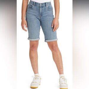 Women’s LEVI’S medium wash shaping denim Bermuda‎ size 14